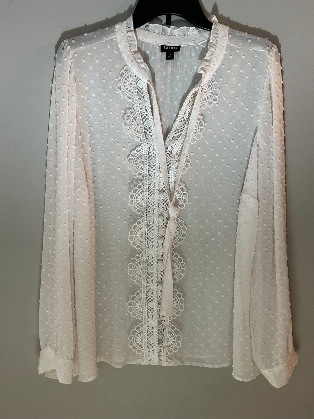 Torrid size 1 Women's Ivory Swiss Dot Lace Trim Blouse